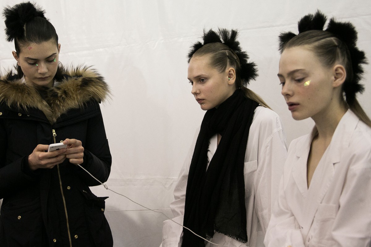 Backstage-Issey-Miyake-FW16_034