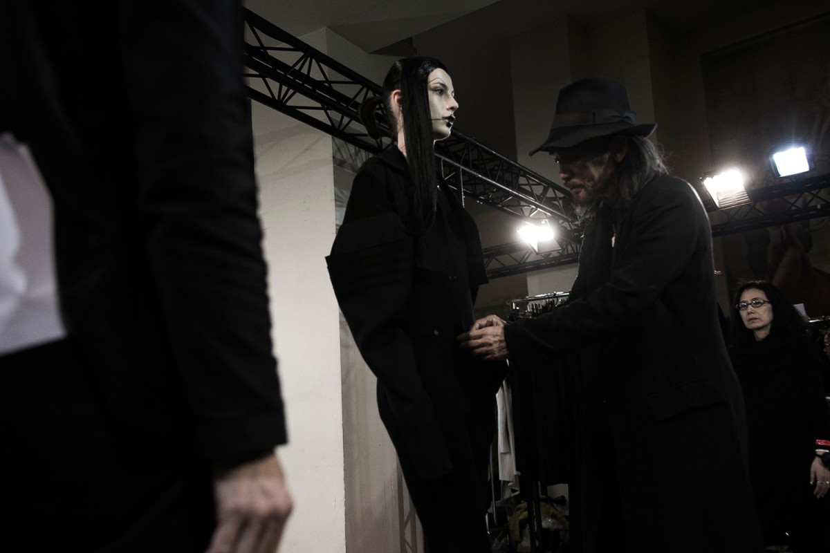 Backstage-Yohji-Yamamoto-FW16_044