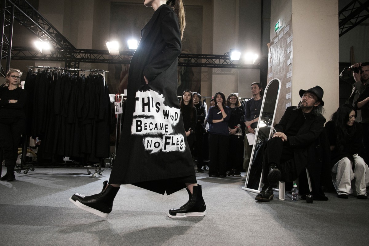 Backstage-Yohji-Yamamoto-FW16_047